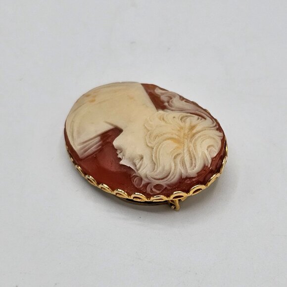 Vintage Carved Cameo Victorian Style Gold-Tone Scallopped Edge Frame Scarf Clip - Picture 3 of 8
